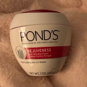 Ponds Rejuveness Anti-Wrinkle Cream - White and Red